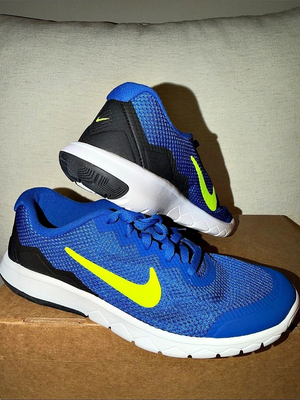 NWOB Nike Youth Blue & Black Athletic Shoes